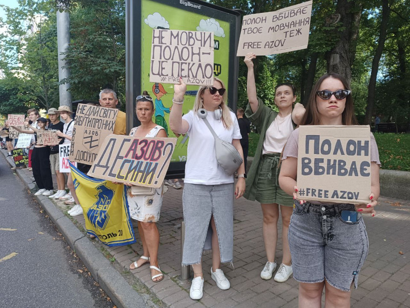 "Досить почесного полону": у Києві відбулася традиційна акція на підтримку звільнення військовополонених