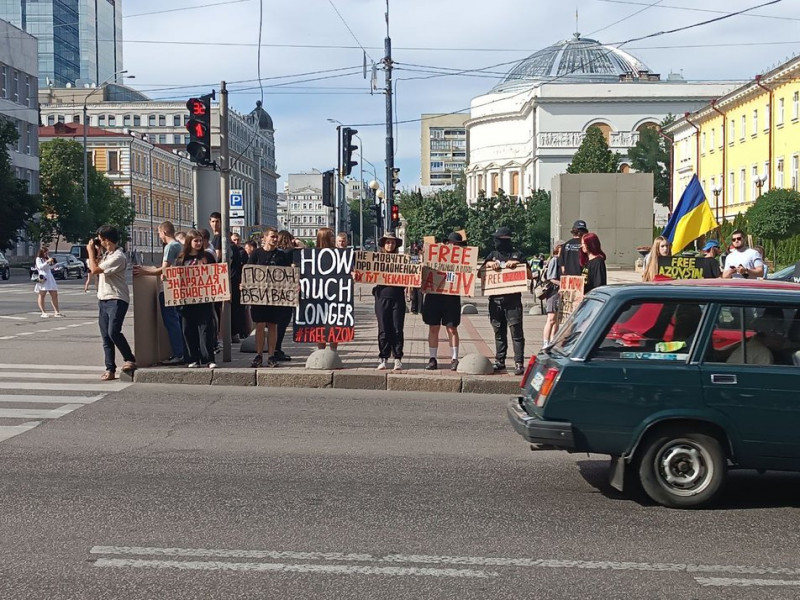 "Досить почесного полону": у Києві відбулася традиційна акція на підтримку звільнення військовополонених