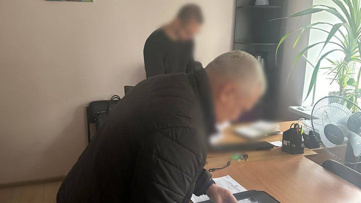 Преміював себе на 145 тисяч грн: в Києві судитимуть керівника центру соцобслуговування