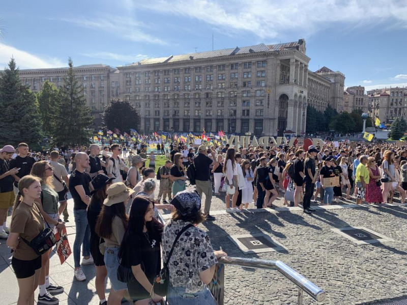 У Києві на мітингу на підтримку військовополонених вшанували військових, загиблих під час теракту в Оленівці