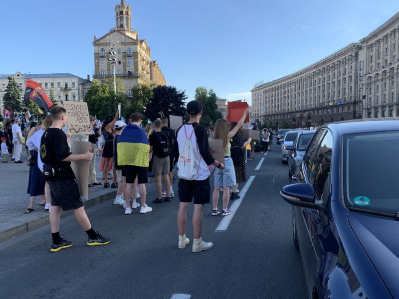 У Києві на мітингу на підтримку військовополонених вшанували військових, загиблих під час теракту в Оленівці