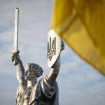 В Киеве начал ржаветь герб на "Родине-Матери": почему это произошло