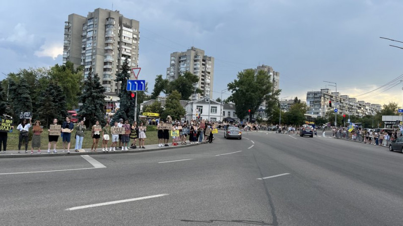 "Мовчання вбиває". У Києві пройшов мітинг на підтримку військовополонених