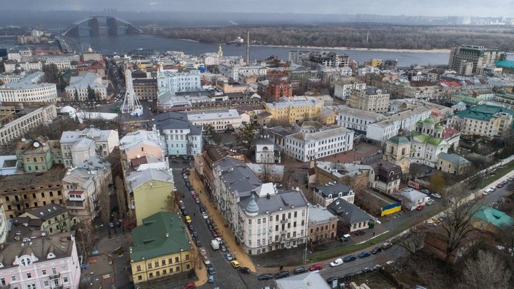 У Києві знову обмежили рух вантажівок через спеку