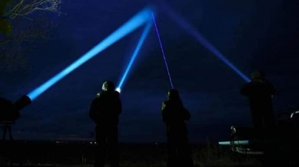 Уламки "Шахедів" впали в трьох районах Києва: пошкождено будинок і горить альтанка