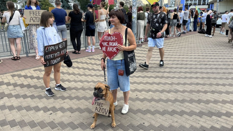 "Мовчання вбиває". У Києві пройшов мітинг на підтримку військовополонених