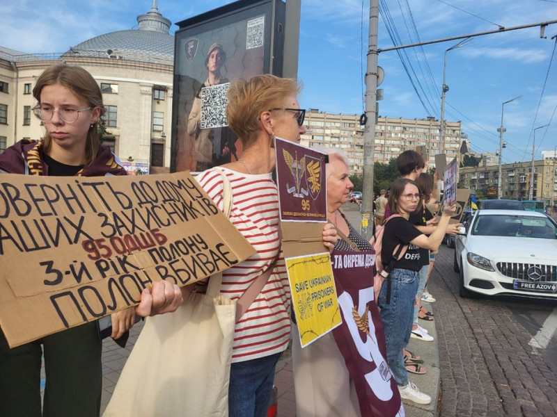 Акція "Free Azov": на Галицькій площі в Києві влаштували мітинг на підтримку полонених військових