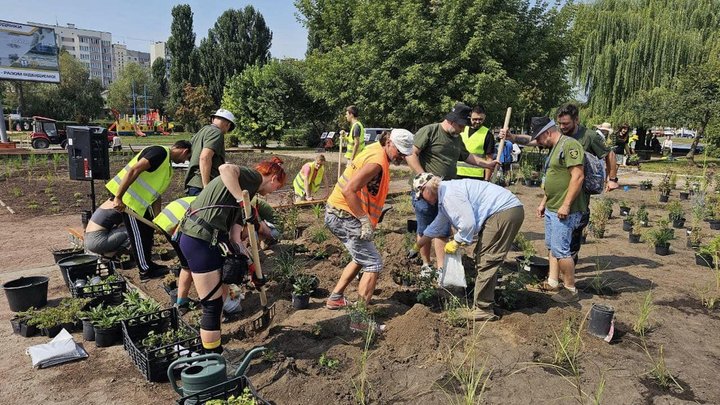 У Бородянці відновлюють 5-поверхівку, пошкоджену під час наступу росіян на Київ