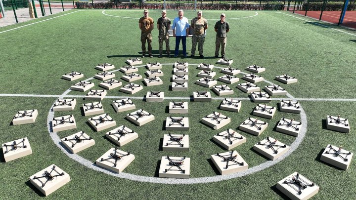Дрони-камікадзе і старлінки: громада Київщини направила допомогу українським бійцям