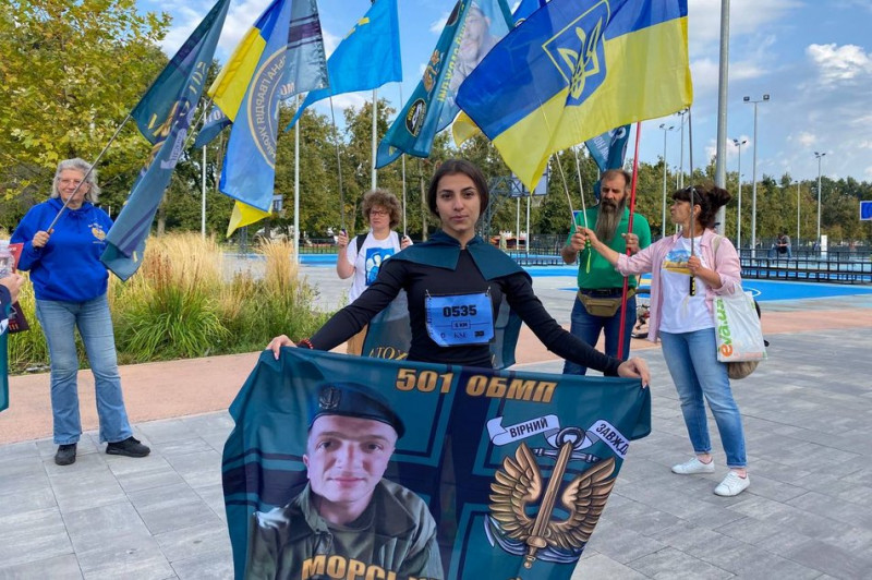 У Києві відбувся забіг на підтримку українських полонених за участі історика Тімоті Снайдера