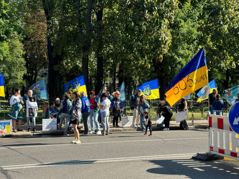 "Жити в невідомості — немає нічого гіршого": родичі військовополонених та зниклих безвісти прийшли до Верховної ради