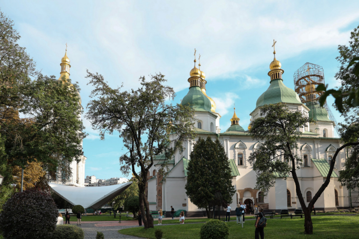 Re:Forma духа — в Киеве обломок 400-летней липы Петра Могилы превратили в современную скульптуру фото 2 1