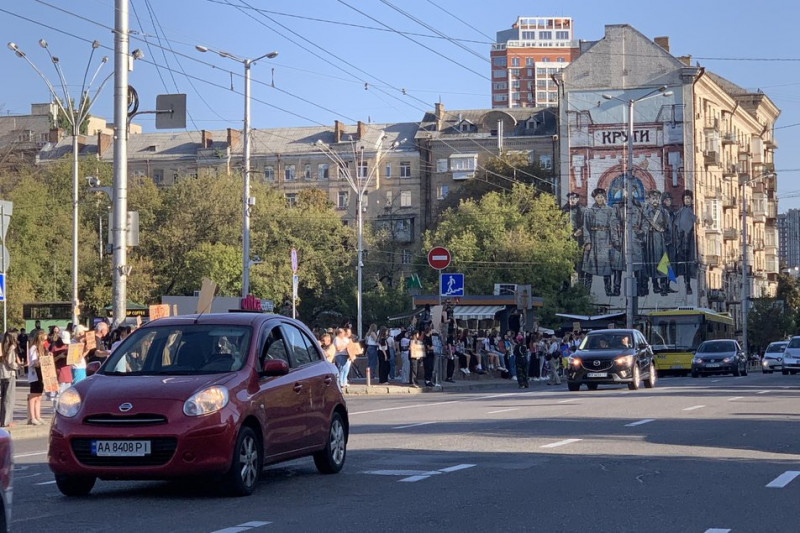 "Мій єдиний син третій рік в полоні". У Києві пройшов щотижневий мітинг "Free Azov"