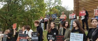 "Не мовчи! Полон вбиває": у центрі Києва традиційно рідні та близькі полонених зібралися на щотижневу акцію