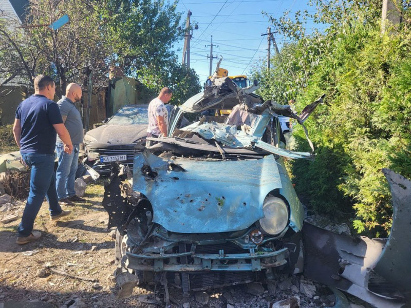 "У хату полетіли величезні металеві осколки та каміння": деталі нічної атаки на Київщину