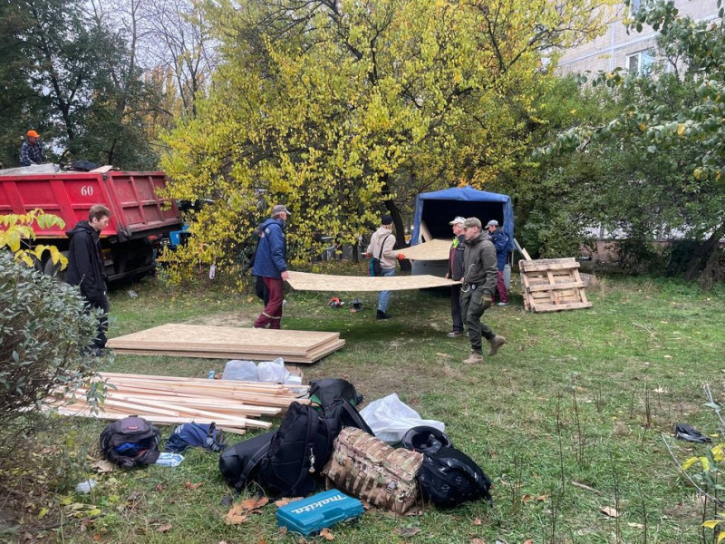 Нічна атака РФ на Київ: як мешканці поруйнованого будинку долають наслідки та оговтуються від пережитого