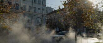 У Києві прорвало тепломережу: вулиці затягнув густий пар від гарячої води