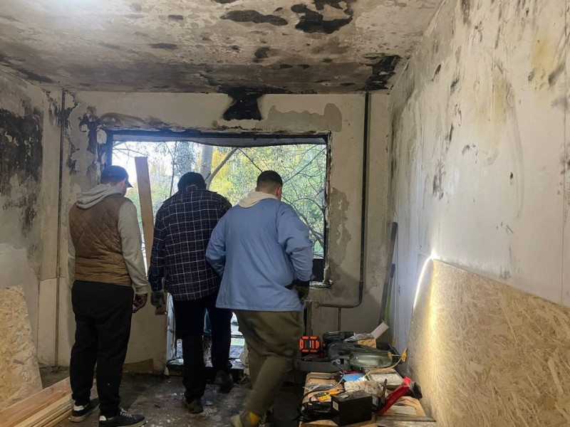 Нічна атака РФ на Київ: як мешканці поруйнованого будинку долають наслідки та оговтуються від пережитого