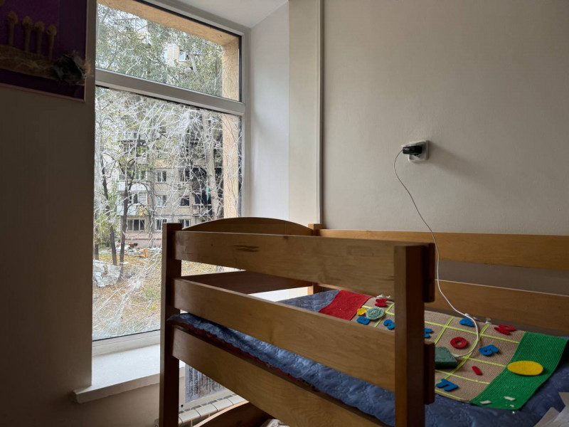 "Чую гучний свист і вибігаю за дві стіни": мешканці будинку в Солом'янському районі столиці про пережиту ніч