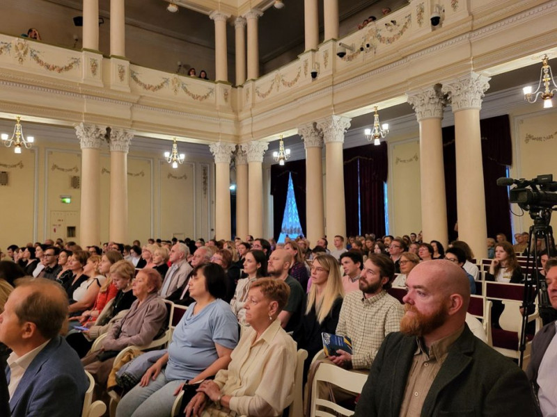 "Диригентська паличка — моя зброя". "Київська камерата" відіграла концерт в столиці під керівництвом Кері-Лінн Вілсон