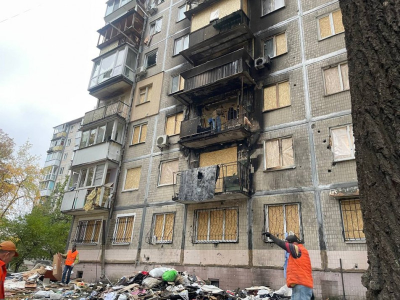 Нічна атака РФ на Київ: як мешканці поруйнованого будинку долають наслідки та оговтуються від пережитого