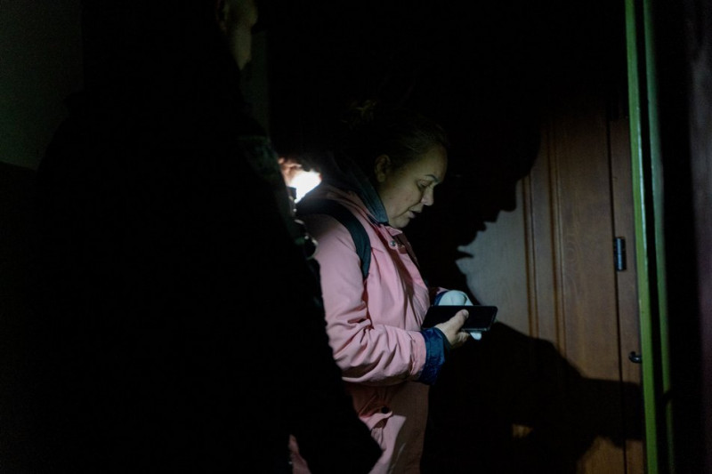 "Чую гучний свист і вибігаю за дві стіни": мешканці будинку в Солом'янському районі столиці про пережиту ніч