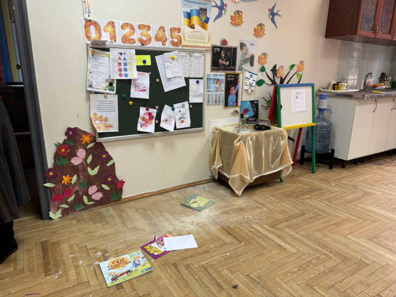 "Чую гучний свист і вибігаю за дві стіни": мешканці будинку в Солом'янському районі столиці про пережиту ніч