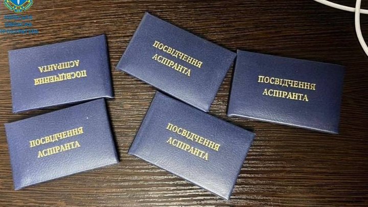 За гроші оформляли в аспірантуру для уникнення мобілізації: підозрюють трьох викладачів