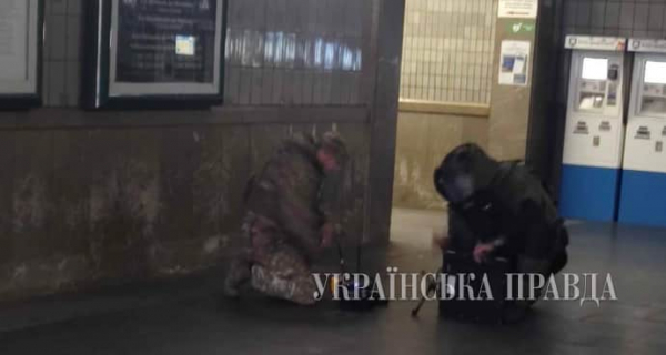 У Києві закривали метро "Вокзальна" через підозрілий пакет