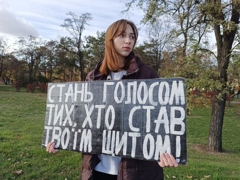 "Стань голосом тих, хто став твоїм щитом": у Києві відбулася традиційна акція-нагадування про військових у полоні