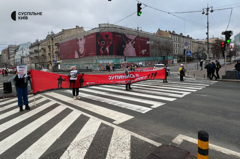 "Зупинись! Вшануй пам'ять героїв": в середмісті Києва провели акцію вшанування загиблих військових