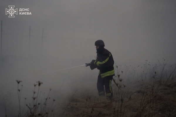 У Києві працювала ППО, уламки упали на відкритій місцевості