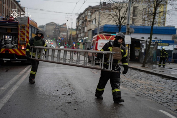 У Києві завершили аварійно-рятувальні роботи після ранкового удару балістикою