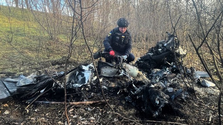 Могла здетонувати будь-якої миті: після обстрілів РФ на Київщині сапери виявили бойову частину "Герань"-2