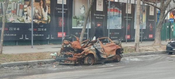 З вулиць Києва почнуть вивозити автівки, які постраждали від обстрілів РФ – КМВА