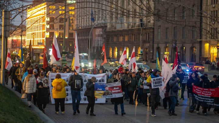 "Білоруси-патріоти на боці України": у Києві провели марш у пам'ять про Героя України Михайла Жизневського