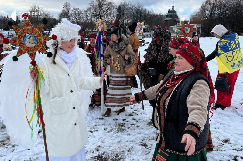 Завершення зимових свят: у столичному Музеї просто неба пройшла "Різдвяна феєрія"