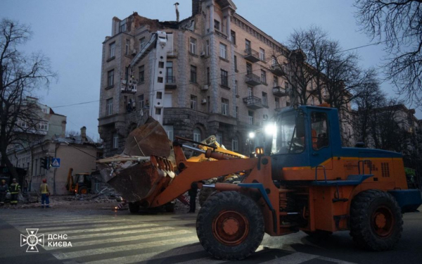 
Удар по жилому дому в Киеве: спасатели разобрали завалы (фото)
