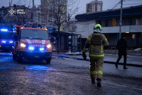 У Києві завершили аварійно-рятувальні роботи після ранкового удару балістикою