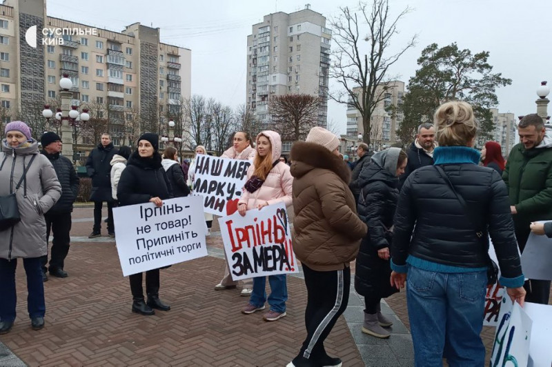 У Ірпені відбулася акція на підтримку очільника міста Маркушина, якого взяли під варту