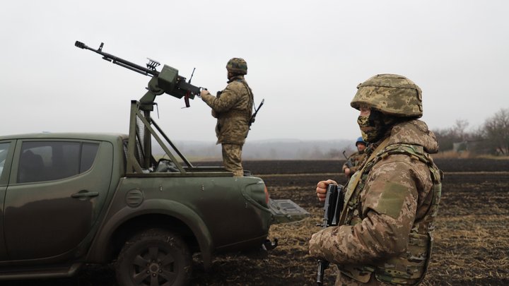 Атака російських ударних БпЛА на Київ: є падіння уламків на території школи