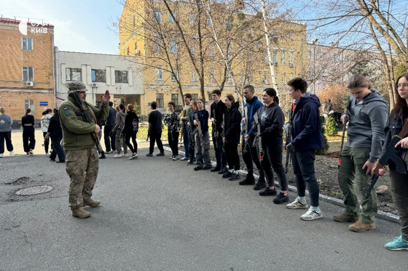 В Києво-Могилянській академії стартував пілотний військовий вишкіл для студентів та викладачів