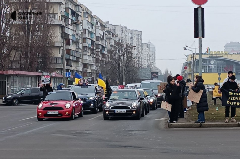 "Мрію почути голос сина та обійняти": у Києві відбулася традиційна акція "Не мовчи, полон вбиває"