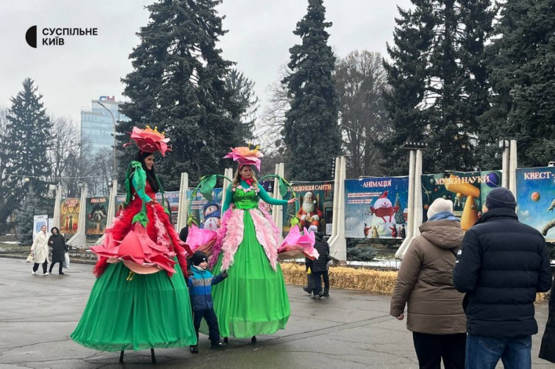 Частування та виступи ансамблів: на столичному ВДНГ святкують Масницю