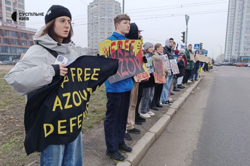 "Мрію почути голос сина та обійняти": у Києві відбулася традиційна акція "Не мовчи, полон вбиває"