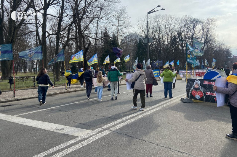 "Він зараз важить до 50 кг при зрості в 190 см". У Києві відбулася акція на підтримку військовополонених