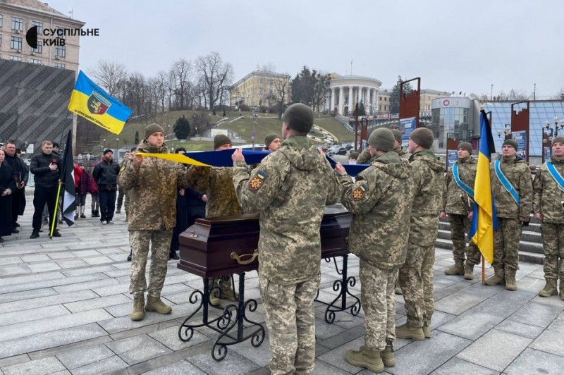 "Дуже сильна людина була, дуже добра, дуже щира": у Києві попрощалися із військовим та хореографом Володимиром Раковим