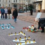 Треті роковини авіаудару по Маріупольському драмтеатру: у Києві вшанували загиблих