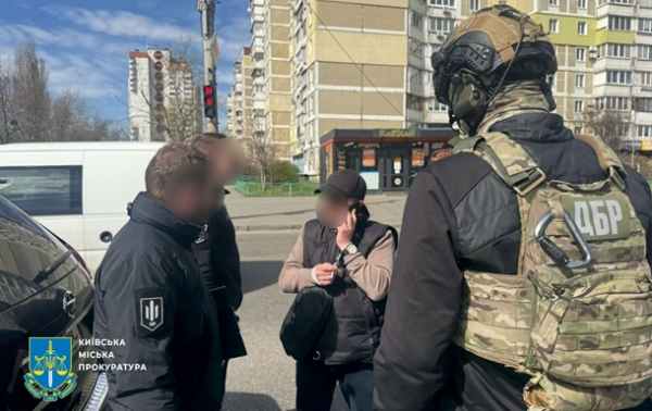 В Киеве задержали чиновника РГА за взятку