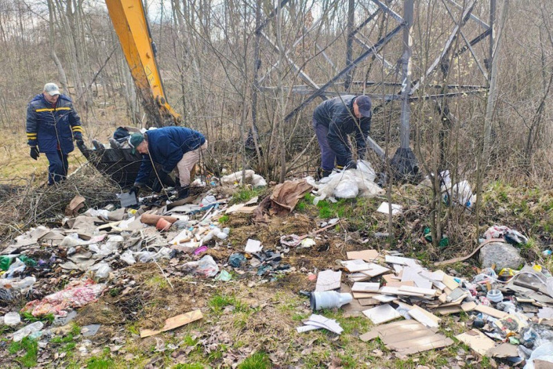 Весняна толока у Києві: за місяць прибрали близько 400 стихійних сміттєзвалищ